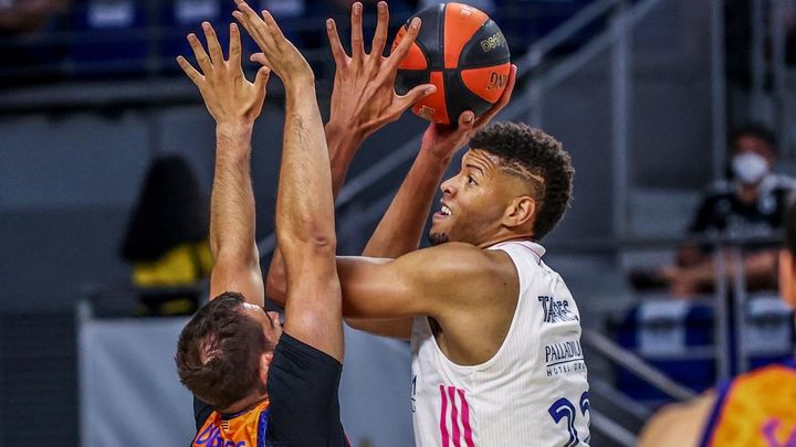 Tavares ante el Valencia Basket / EFE