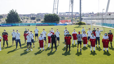 Y tras la polémica... Los jugadores de la Selección española reciben su vacuna