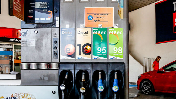 Los carburantes despedirán el año con los precios más altos desde 2014