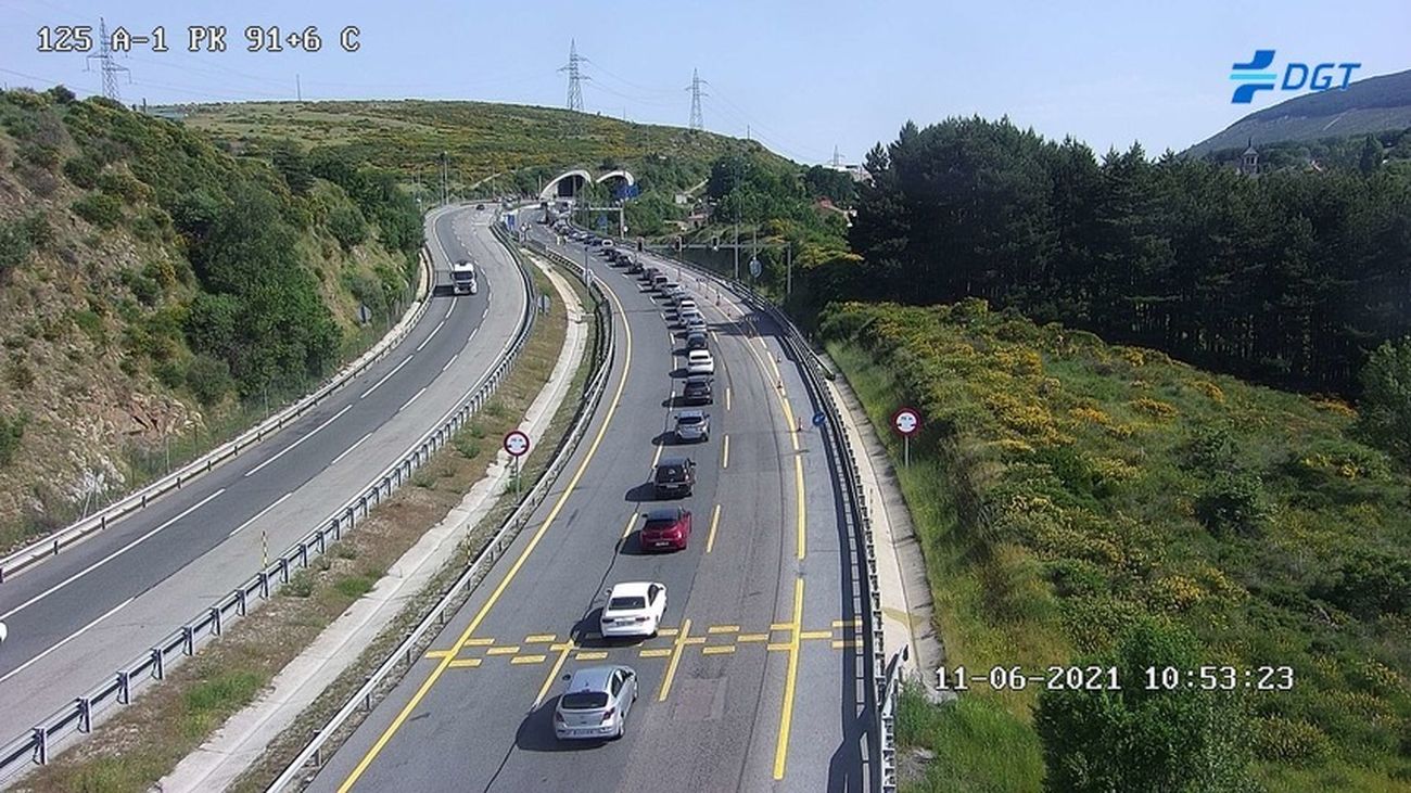 Gran atasco en la A-1 por un accidente en el túnel de Somosierra
