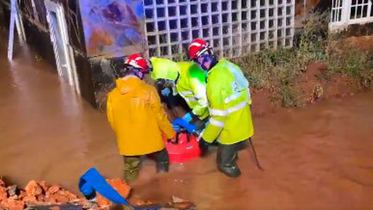Una de las intervención de los bomberos de la Comunidad de Madrid por las tormentas