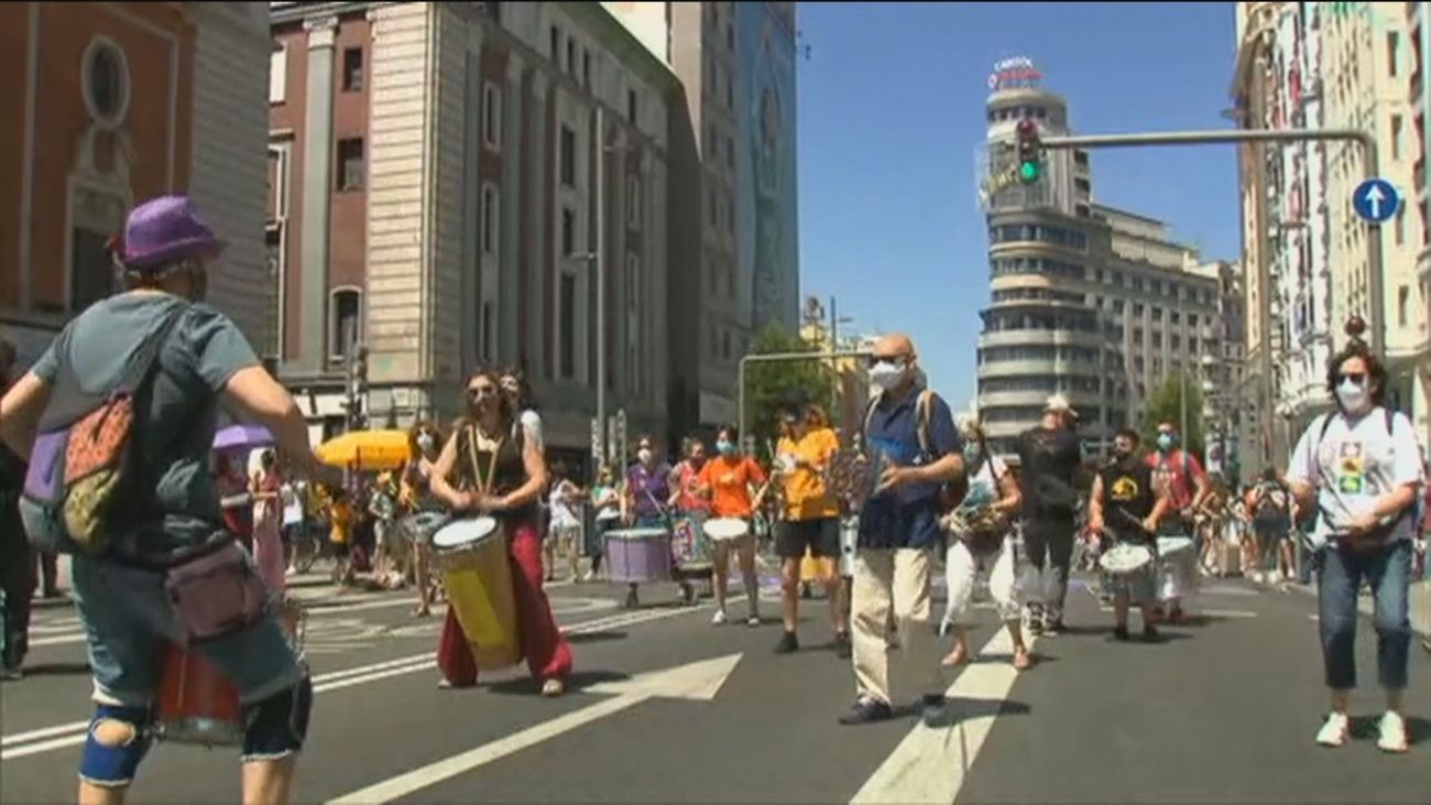 Batucada en la Gran Vía, en defensa de Madrid Central