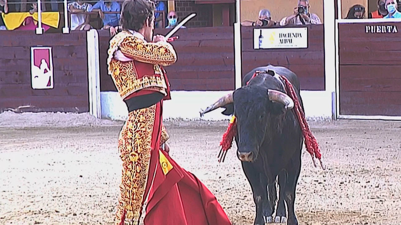 Álvaro Burdiel corta una oreja en su debut con picadores en Anchuelo (2ª parte)