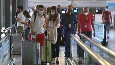 Llegan los turistas y las previsiones económicas mejoran