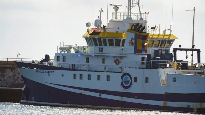 El  buque Ángeles Alvariño reanuda la búsqueda de Anna en Tenerife