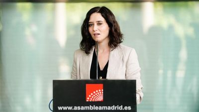 Ayuso responde a la polémica por sus palabras: "El rey no es cómplice de nada"