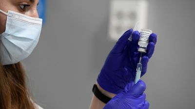 Los anticuerpos perduran hasta 12 meses después y aumentan con la vacuna