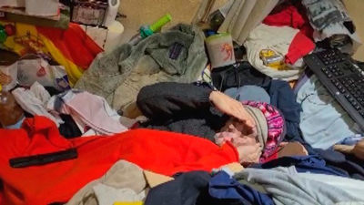 Piden ayuda en Vallecas para un vecino con síndrome de Diógenes