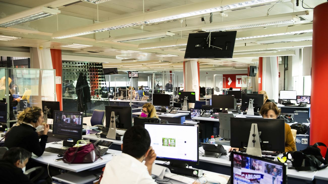 La Comunidad de Madrid excluye nuevamente a Telemadrid en la toma de posesión de la presidenta Isabel Díaz Ayuso