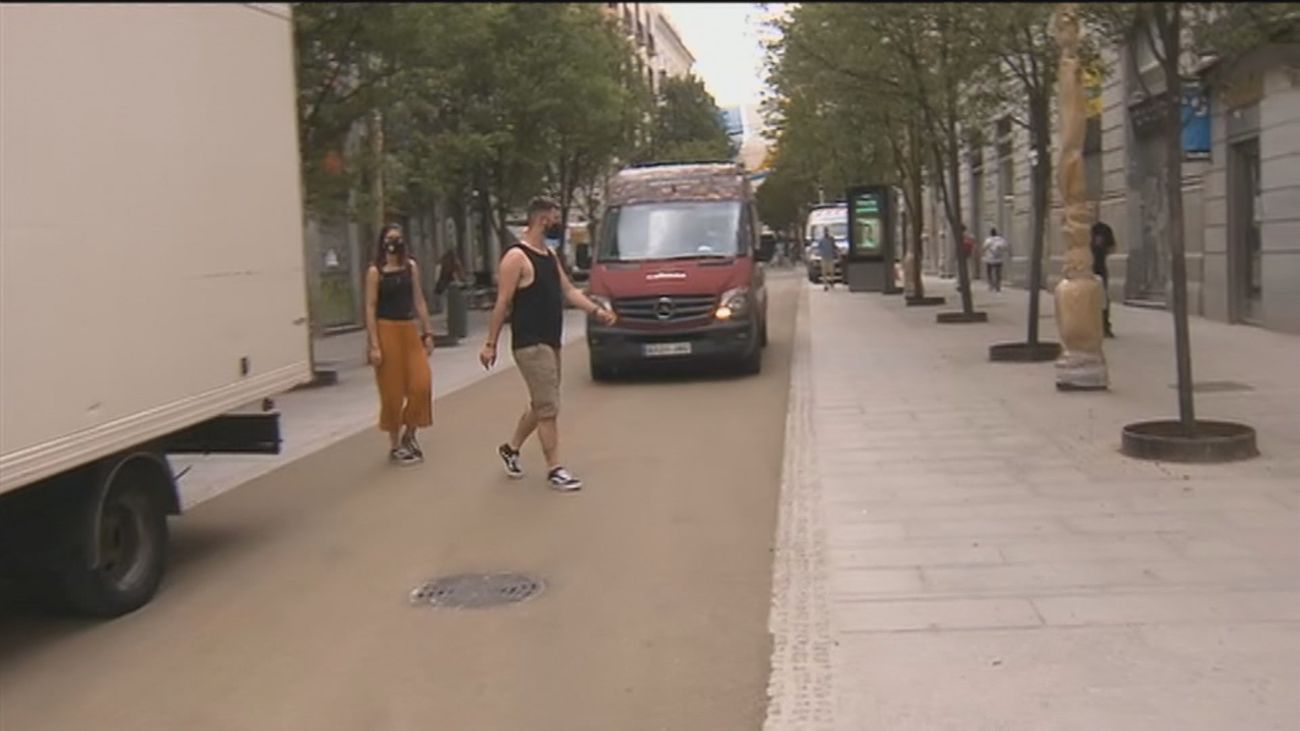 Polémica por el asfaltado de las calles Arenal y Montera que sustituye las antiguas losetas