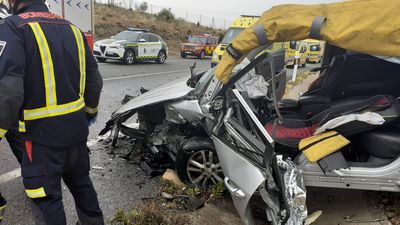 Un herido grave y otro leve en un tremendo choque frontal en San Martín de la Vega