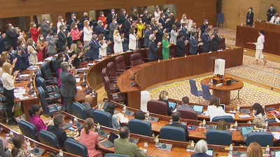 La oposición en la Asamblea de Madrid critica con dureza el discurso de Ayuso