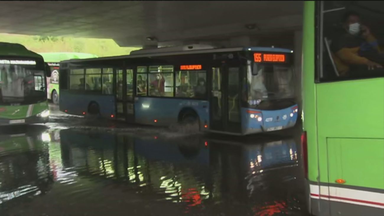 Cuatro líneas de buses interurbanos afectados por la inundación del intercambiador de Aluche