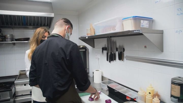 ¿Cómo son por dentro las cocinas industriales?