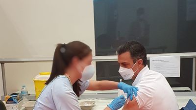 Pedro Sánchez, vacunado esta tarde en el Hospital Puerta de Hierro de Majadahonda