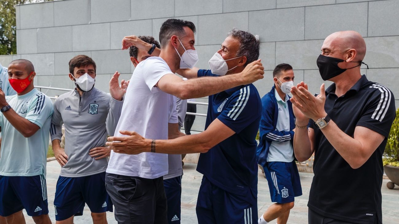 La Selección recibe con honores a Busquets