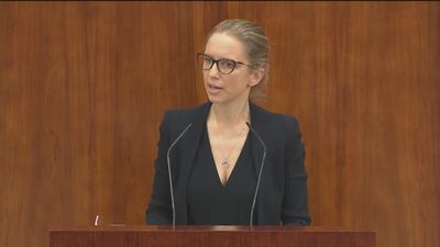 Carolina Alonso a Ayuso: "Piensa en términos de propaganda, no en términos de beneficio de la mayoría"