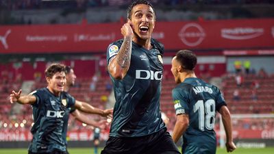 0-2. El Rayo Vallecano vuelve a Primera tras una remontada histórica al Girona