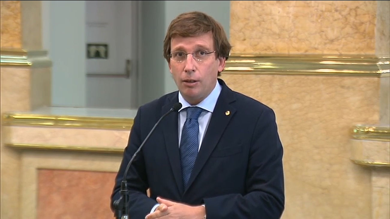 Crece la polémica por la ausencia de ministros en la toma de posesión de Ayuso