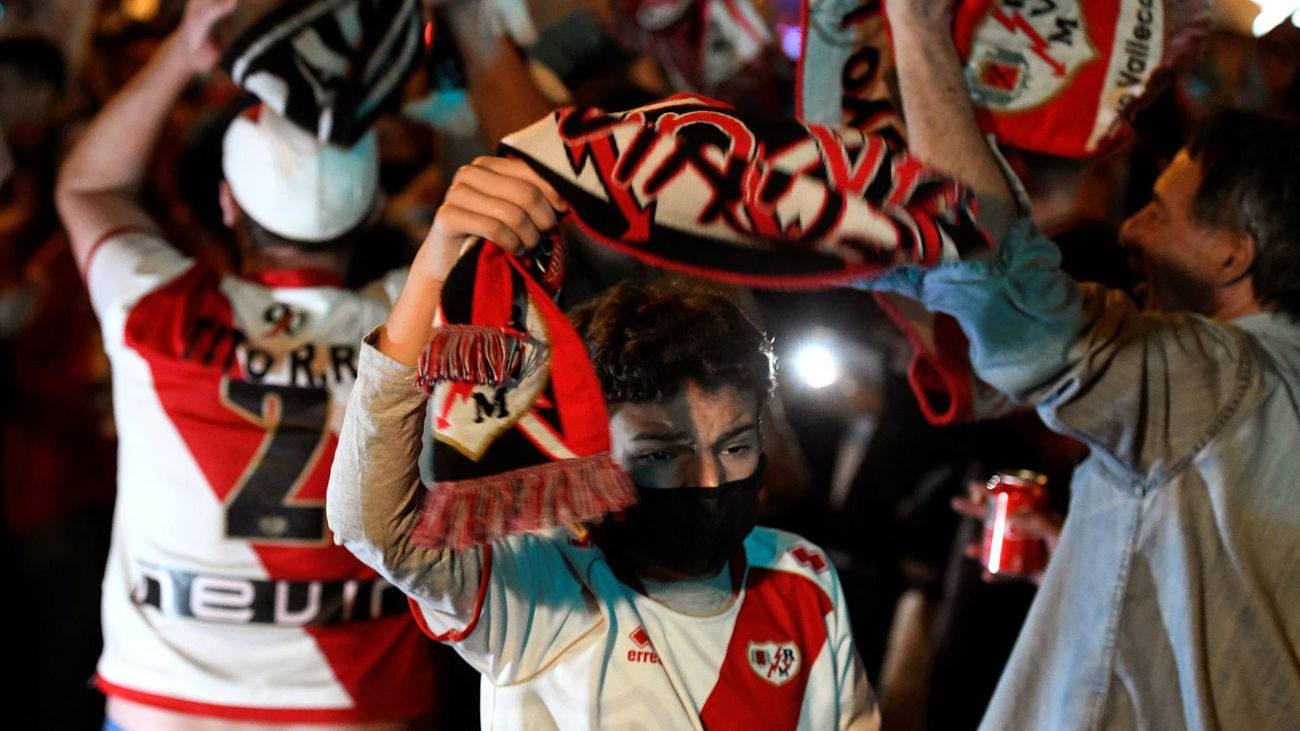 Los vallecanos, orgullosos de su Rayo de Primera