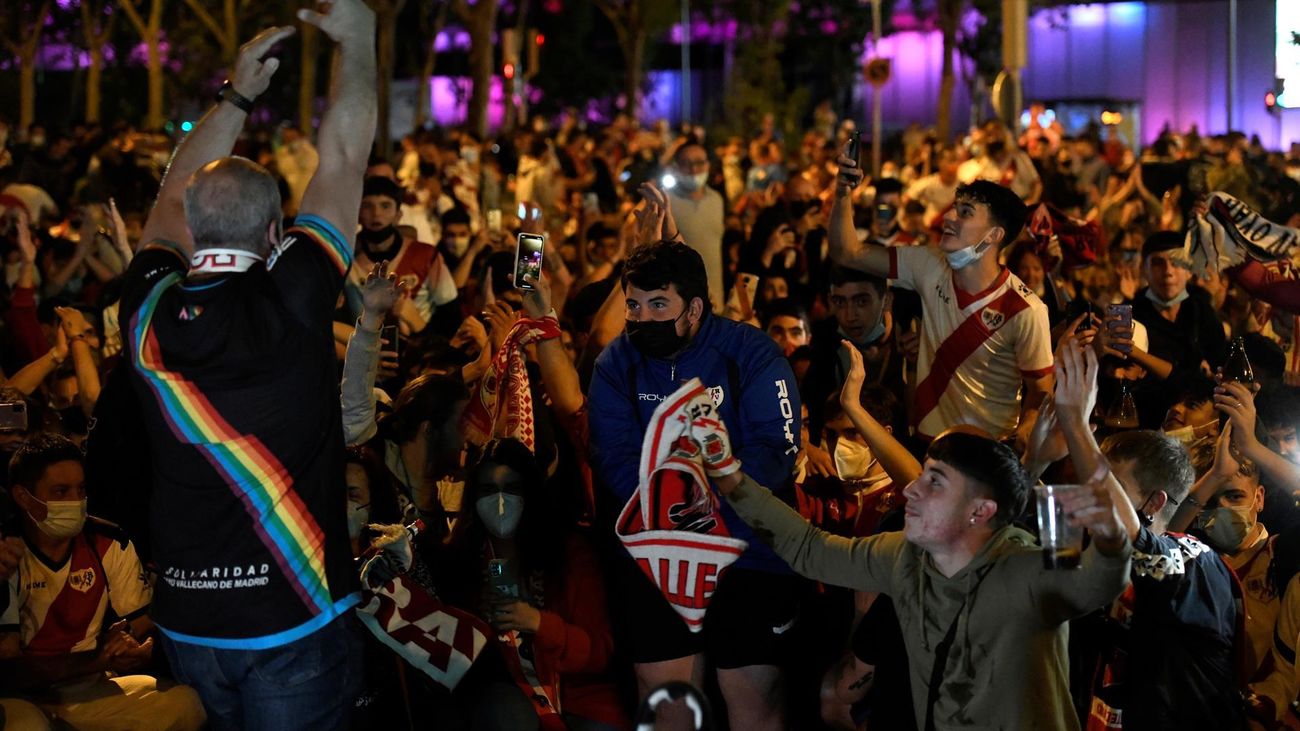 Vallecas celebra el ascenso del Rayo a Primera