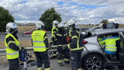 Herida una mujer tras impactar su vehículo contra un camión en la M-50 a la altura de Fuenlabrada