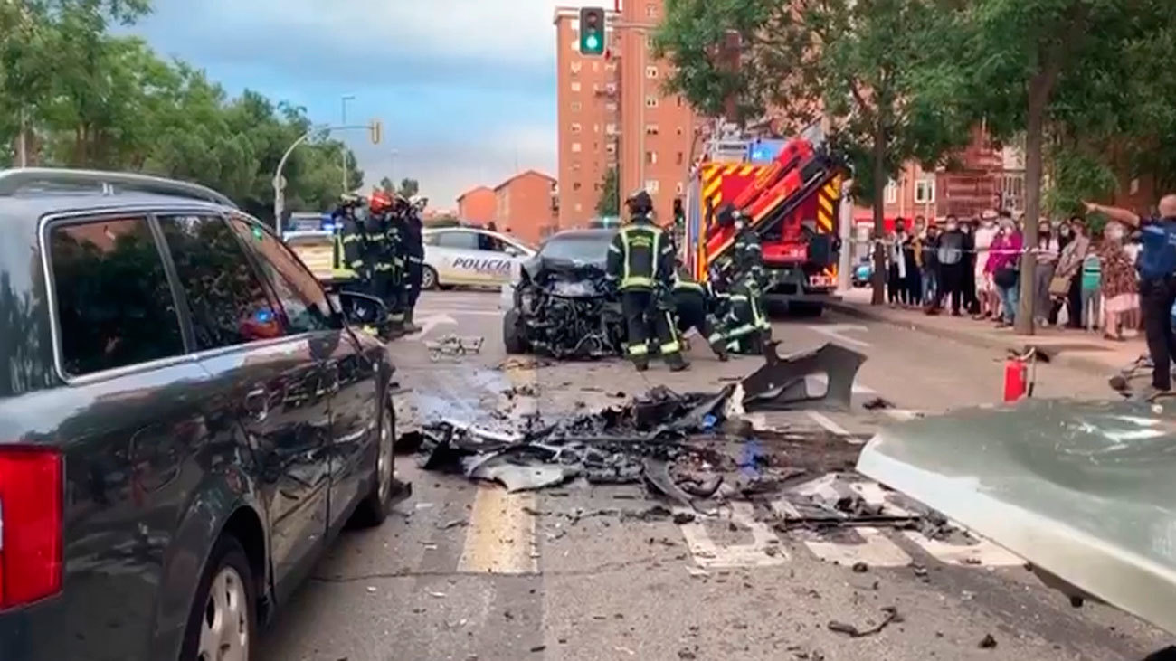 Dos heridos graves en un choque múltiple en la Avenida de Entrevías de Vallecas