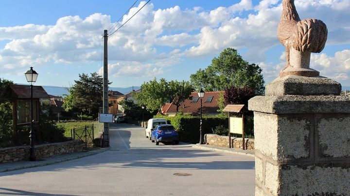 Vista de El Cuadrón con la zona remodelada / AYTO GARGANTA DE LOS MONTES