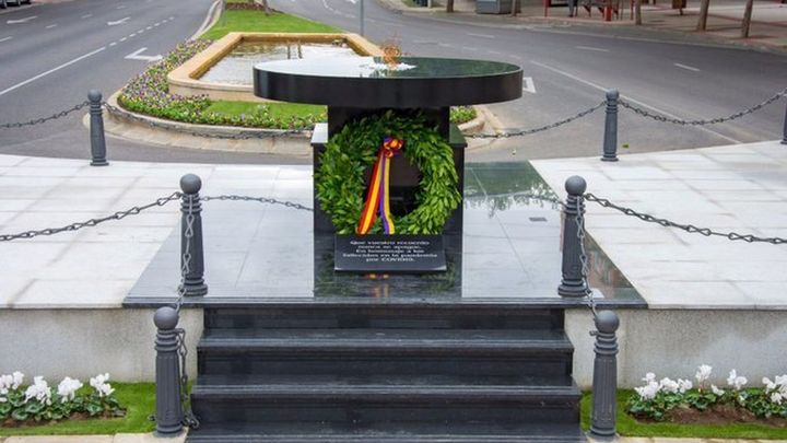 Monumento con forma de pebetero en homenaje a las víctimas del Covid-19 / AYUNTAMIENTO DE TORREJÓN