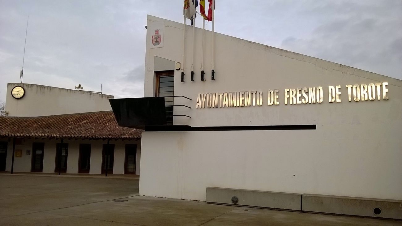 Ayuntamiento de Fresno de Torote en el núcleo de población de Serracines
