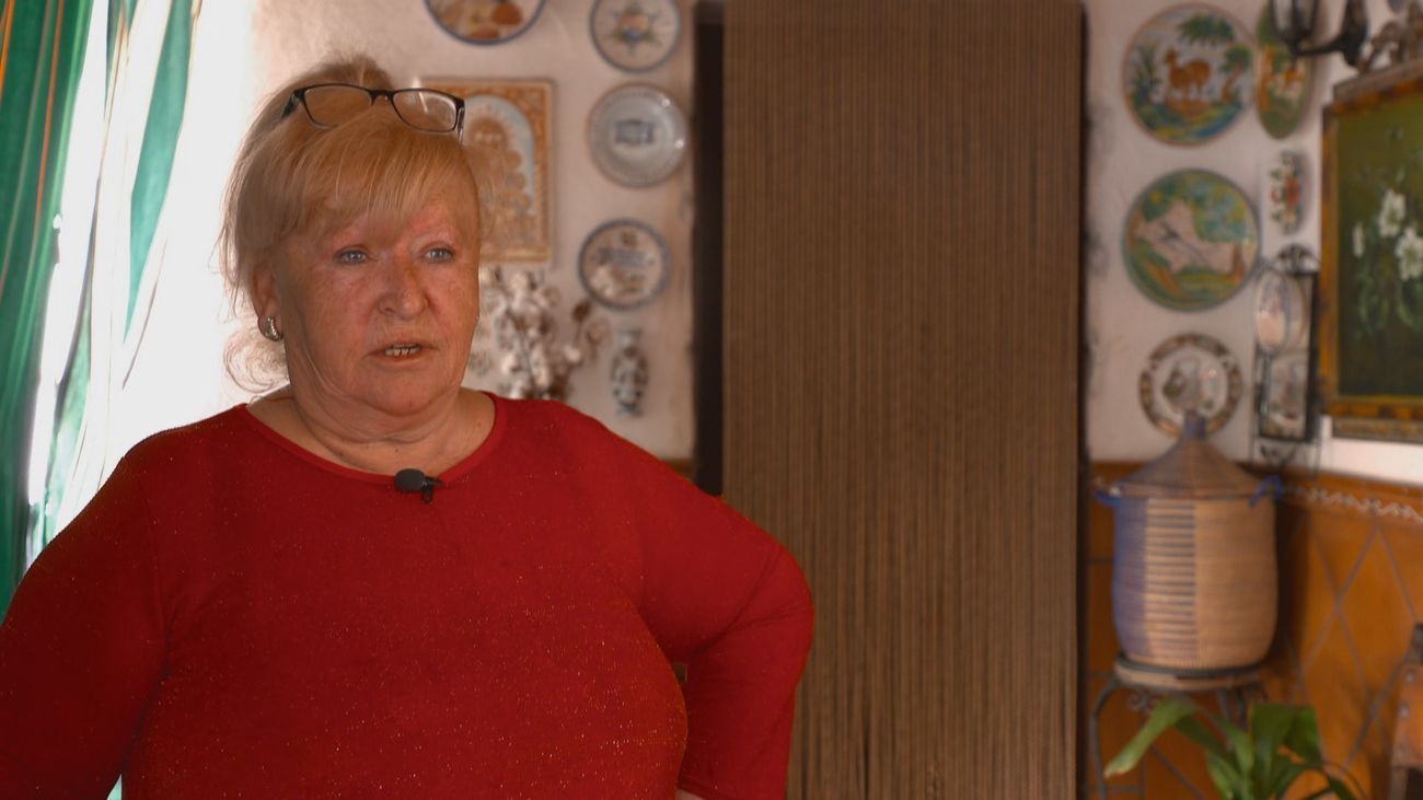 Flori, la ‘influencer’ de Aldea del Fresno que alegra a los vecinos con sus vídeos