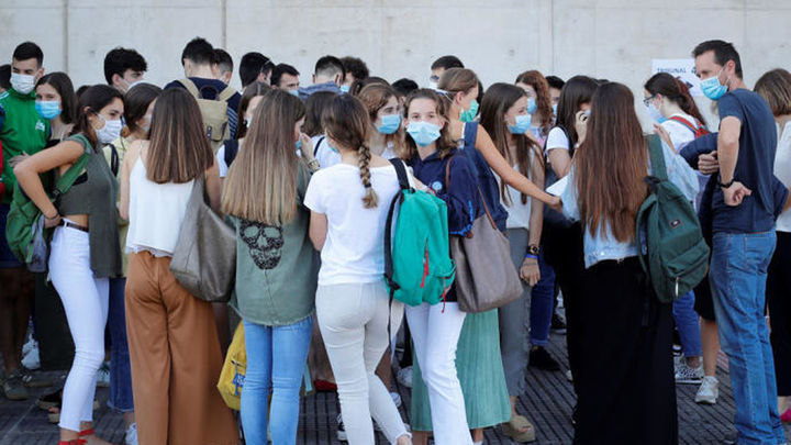 El brote Covid con 245 alumnos de Madrid afectará en la incidencia acumulada