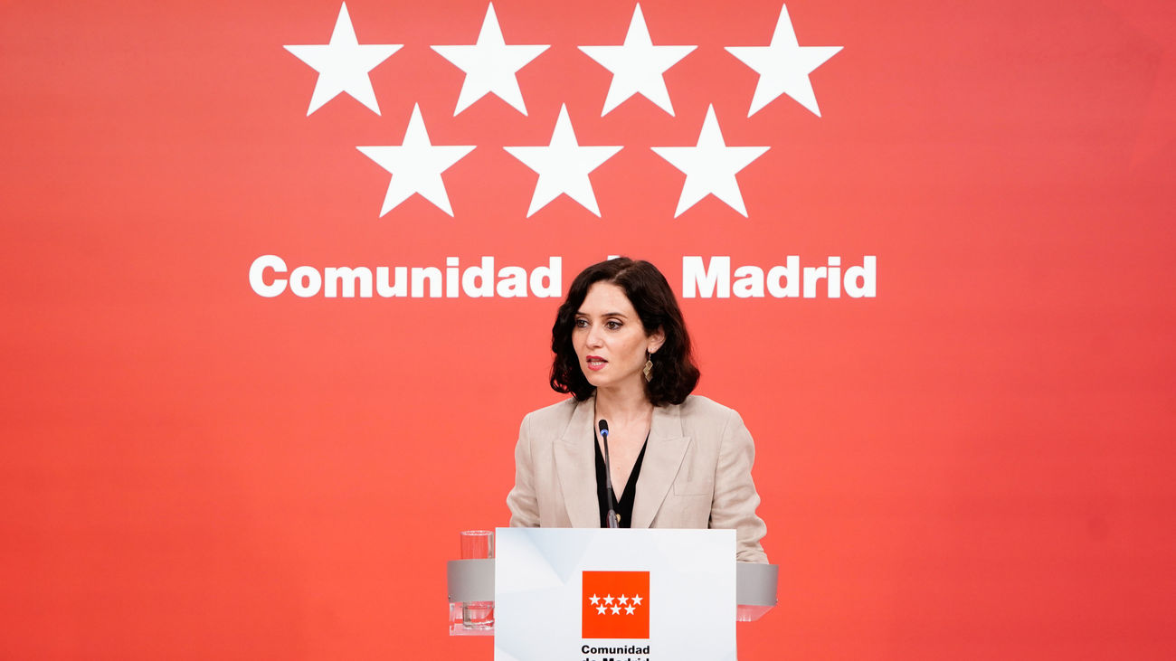 Ayuso carga contra Sánchez por los indultos en una declaración institucional