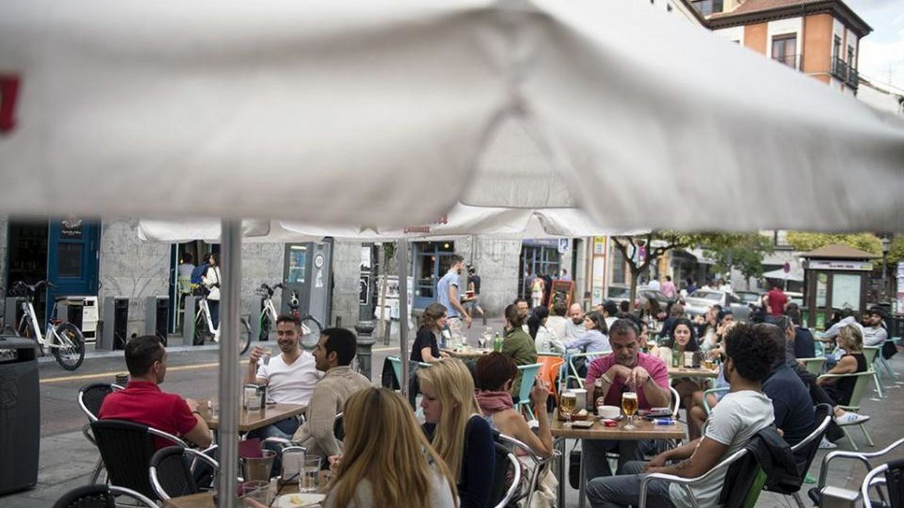 Vecinos del centro de Madrid protestan contra el "ruido y la ocupación" de las terrazas