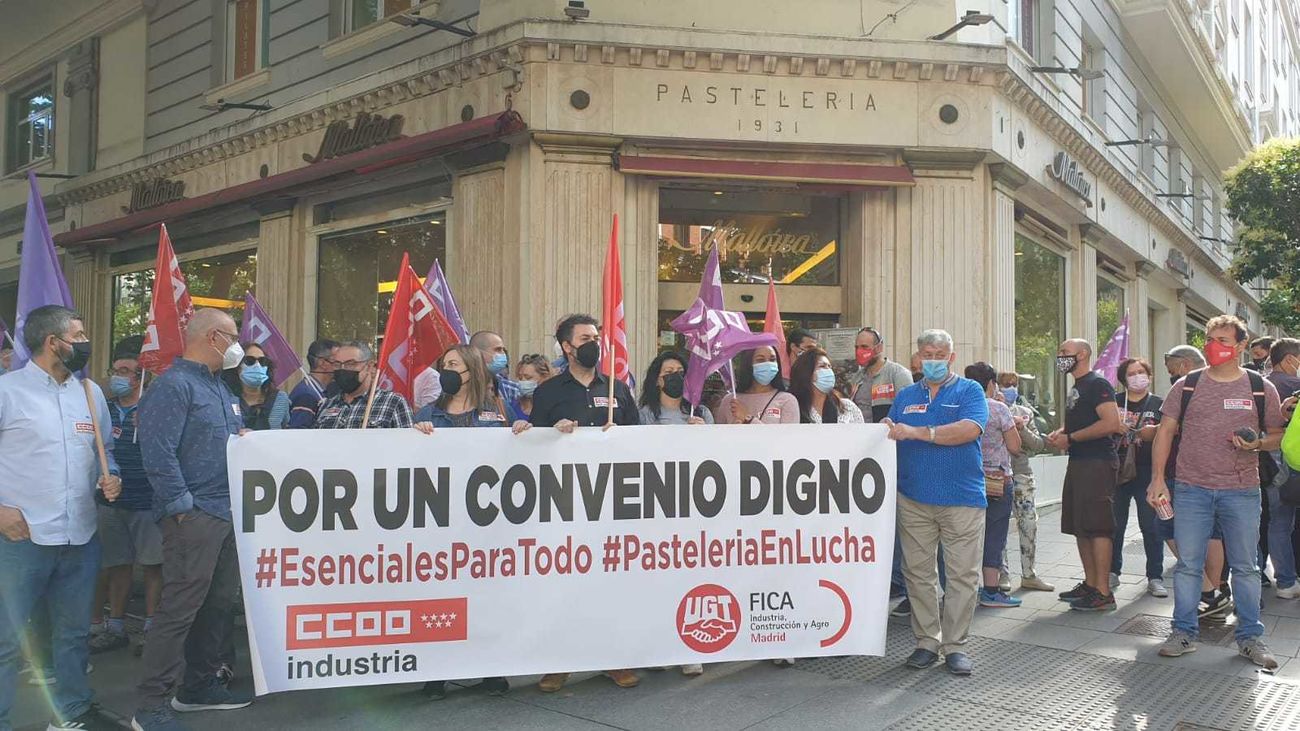 Protesta de pasteleros en Madrid frente a un establecimiento