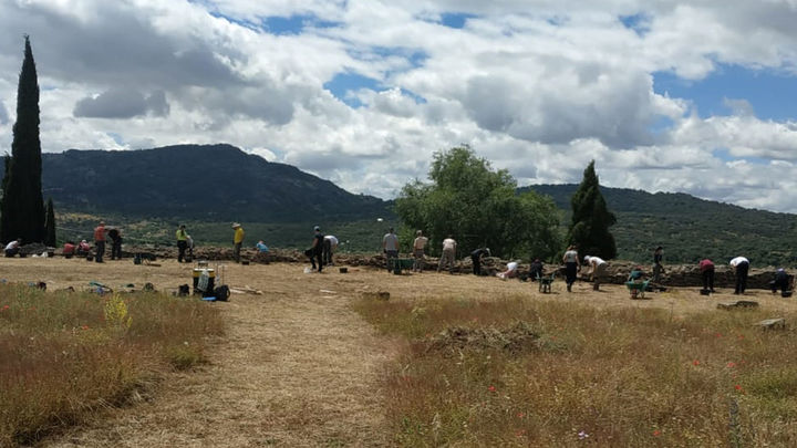 Vista del yacimiento del 'Castillo Viejo' de Manzanares El Real / AYTO MANZANARES EL REAL