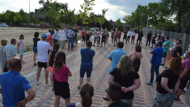 El alcalde, Jorge Capa, explica a los vecinos los cambios en la Zona Sur / AYTO MEJORADA DEL CAMPO