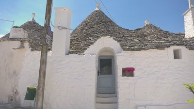 Alojarse en uno de estos maravillosos 'trullis' de Alberobello, en La Puglia