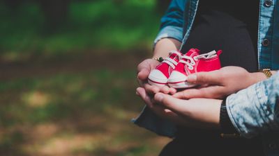 Una enfermera condenada por avisar a un joven de que el hijo que esperaba su pareja no era suyo