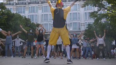 'Bailaloloco', el tour que recorre las calles de Madrid bailando de forma silenciosa