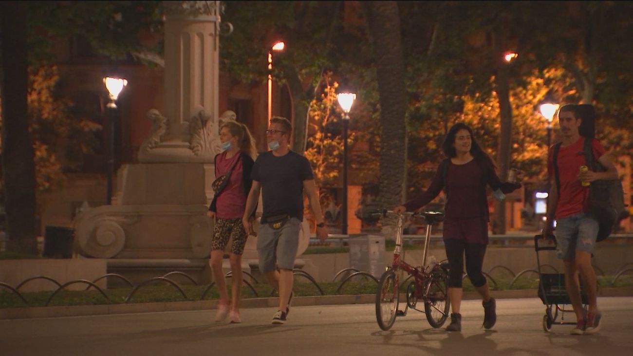 Primer día sin mascarillas en exteriores aunque muchos acogen la medida con reservas