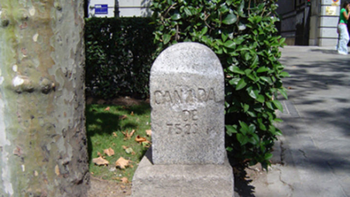 Mojón de la Cañada Real en la Plaza de la Independencia. / Ecologistas en Acción
