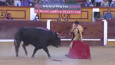 Ferrera, De Justo y Ginés triunfan con una brava corrida de Victoriano del Río en Badajoz (1ª parte)