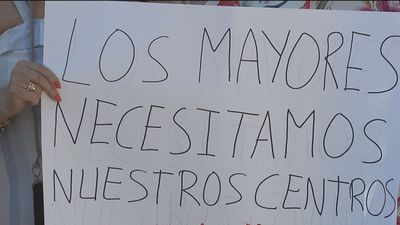 Los mayores de Villaverde piden que se abran los centros de día ya