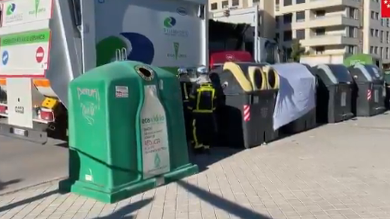 Muere un operario de limpieza atrapado al elevar un contenedor en Rivas