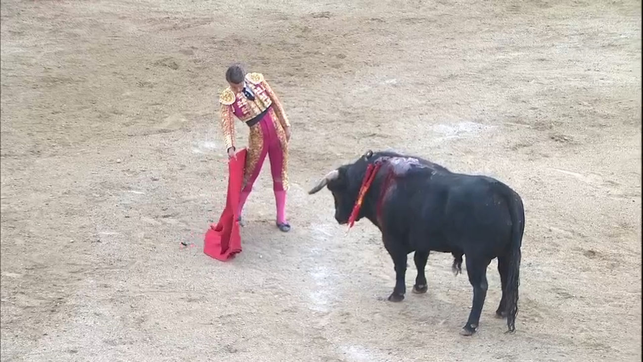 Álvaro Burdiel corta la única oreja en tarde de fallo a espadas en Valdetorres de Jarama (2ª parte)