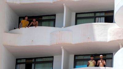 Los padres de 21 estudiantes madrileños confinados en Mallorca interponen un 'habeas corpus' por detención ilegal