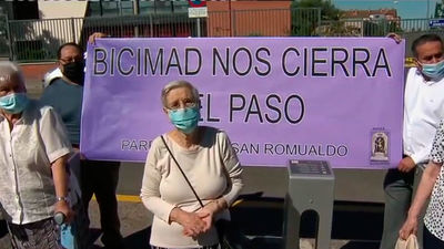 Vecinos de Ascao reclaman que les muevan la estación de BiciMad de la puerta de su iglesia