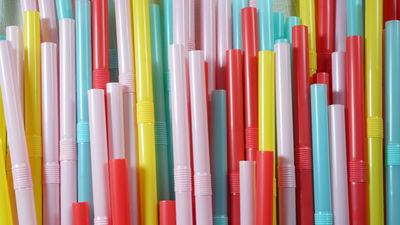 Pajitas, bastoncillos y platos de plástico, prohibidos desde este sábado en toda la Unión Europea