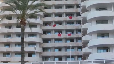 Aumentan a 64 los positivos entre los 249 estudiantes aislados en Palma de Mallorca por el 'macrobrote'